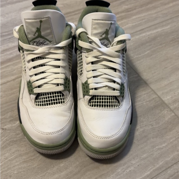 Nike Women’s Retro 4 Seafoam
